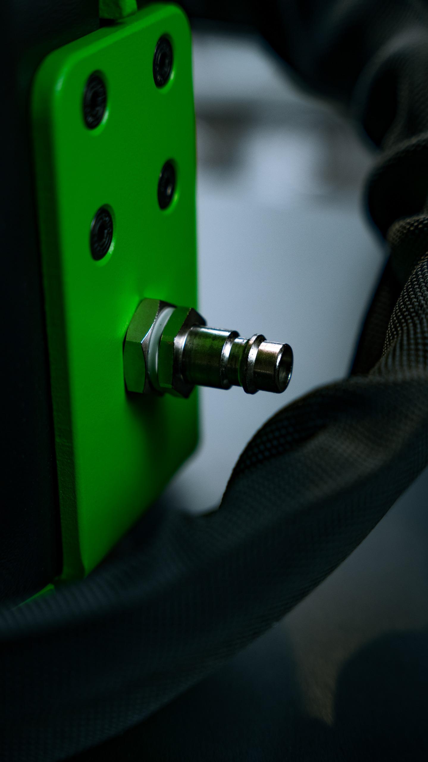 Quick-connect air inlet on Champ NEO for fast compressor hookup